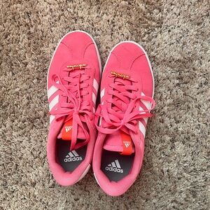 LIKE NEW PINK WOMENS ADDIDAS COURT SNEAKER | 9.5 | GREAT CONDITION |